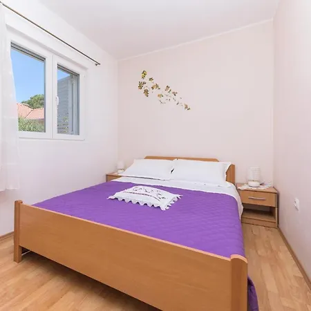 Gorgeous In Okrug Gornji With House Sea View Appartement