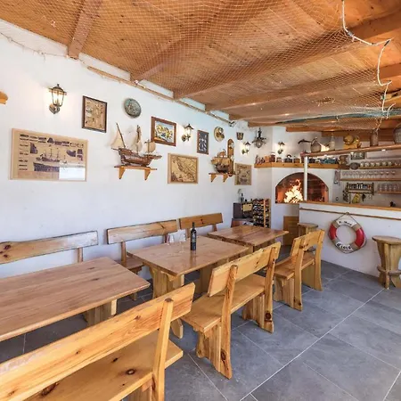 Gorgeous In Okrug Gornji With House Sea View Appartement Trogir
